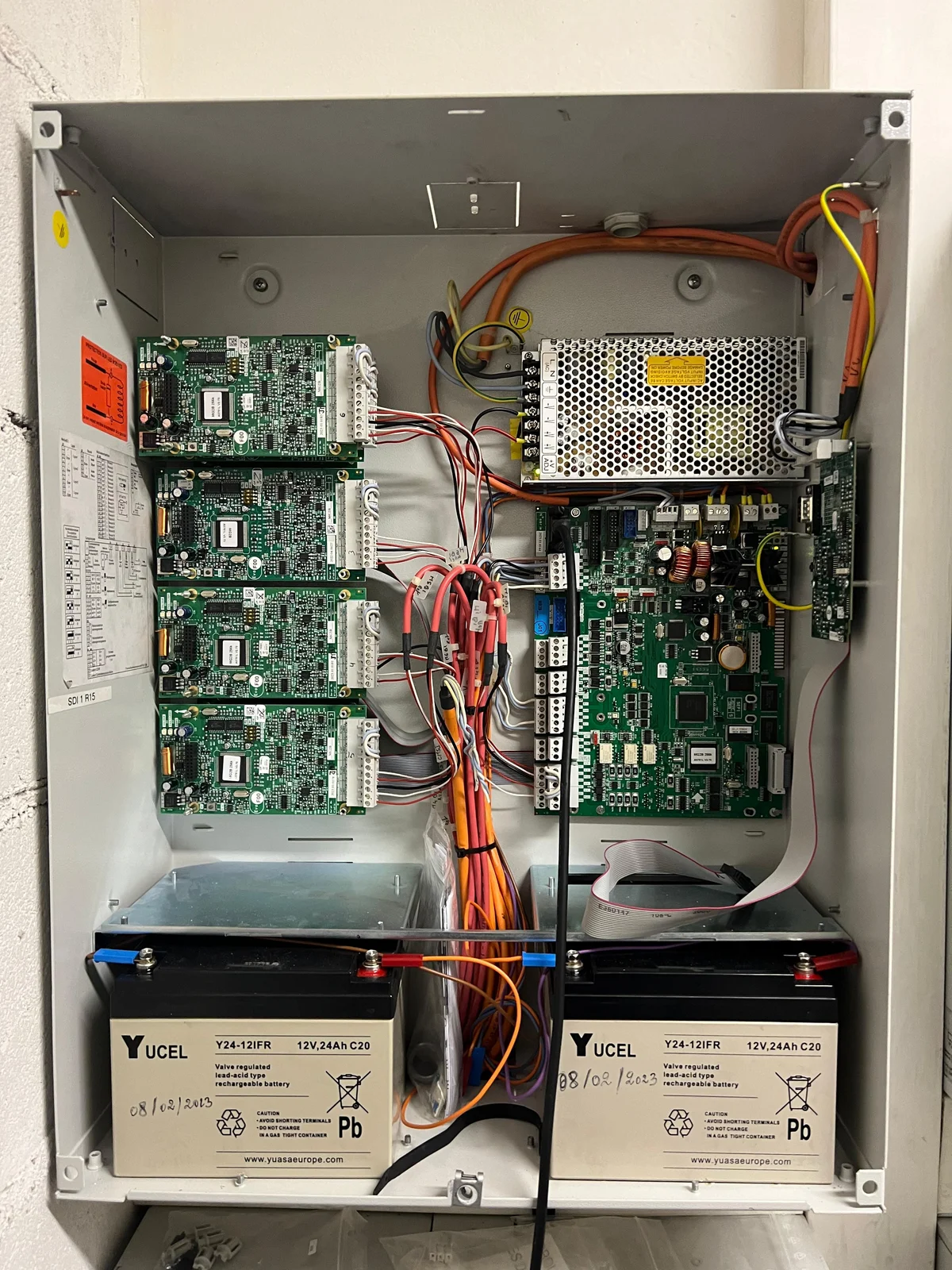 Centrale SDI avec boucles de détection et batteries de secours